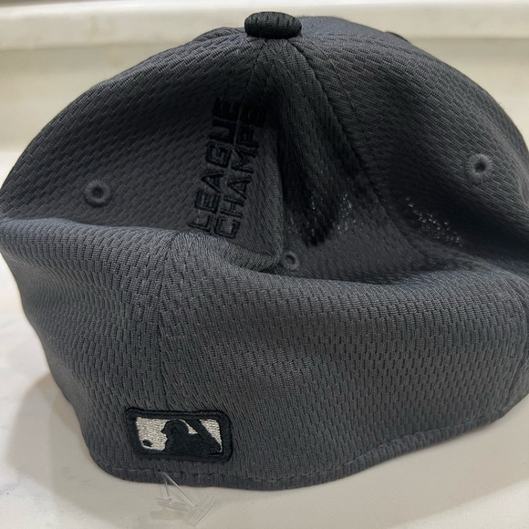 New Era Gray and Black World Series Cap - Picture 6 of 10